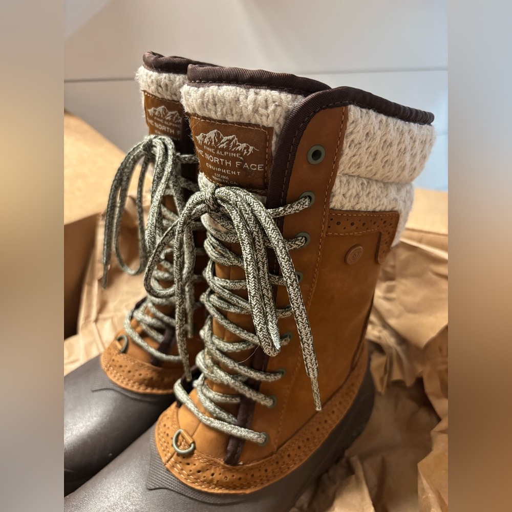 The North Face Shellista II Mid Boot great condition!